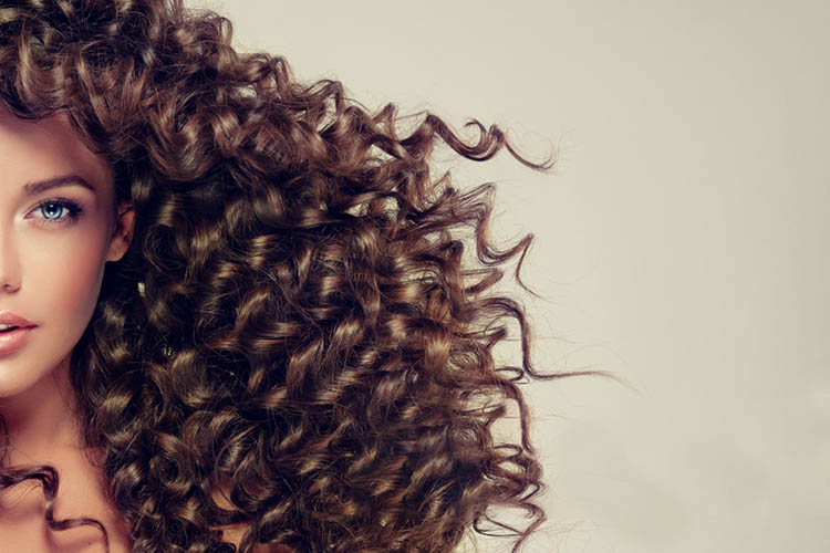 موی فر ریز به مویی گفته می‌شود که حلقه‌های فر آن کوچک، فشرده و بسیار نزدیک به هم هستند.